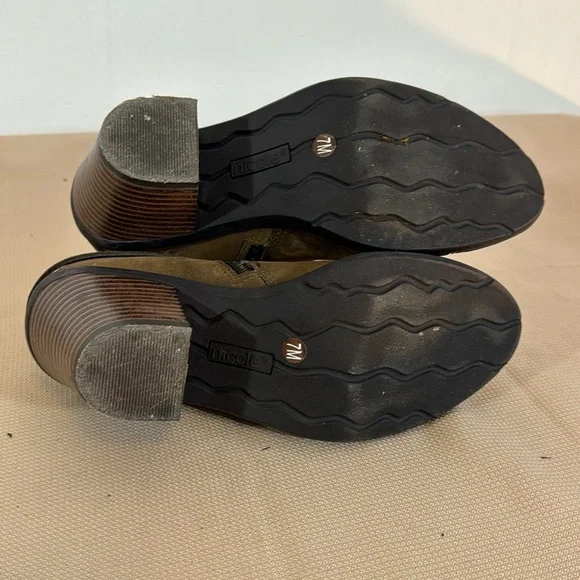 Nicole Sage Double Zipper Stacked Heel Tufted Faux Leather Ankle Boots - Picture 6 of 11